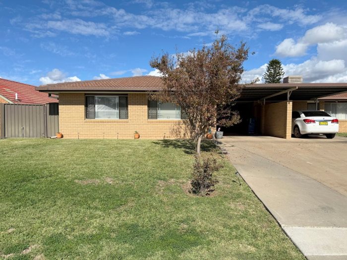 Unit 1/16 Cummins Ave, Moree NSW 2400, Australia