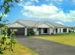 6 Daintree Cres, Meringandan West QLD 4352, Australia