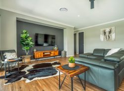 6 Daintree Cres, Meringandan West QLD 4352, Australia