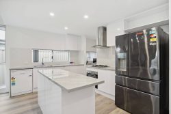3 Iseo Court, Hammond Park WA 6164, Australia