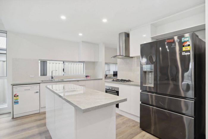 3 Iseo Court, Hammond Park WA 6164, Australia