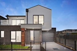 102 Elizabeth St, Newport VIC 3015, Australia