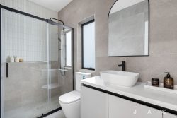 102 Elizabeth St, Newport VIC 3015, Australia