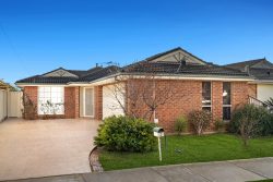 2 Fell Ct, Altona Meadows VIC 3028, Australia