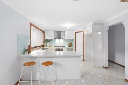 2 Fell Ct, Altona Meadows VIC 3028, Australia