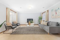 2 Fell Ct, Altona Meadows VIC 3028, Australia