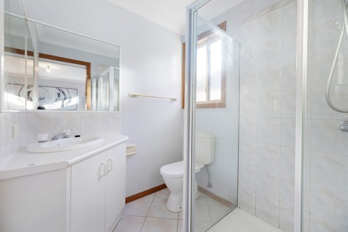 2 Fell Ct, Altona Meadows VIC 3028, Australia