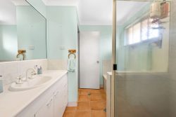 12 Freeman Ave, Slade Point QLD 4740, Australia