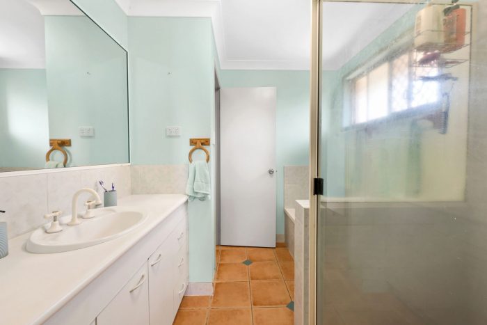 12 Freeman Ave, Slade Point QLD 4740, Australia