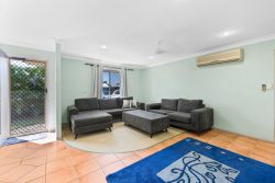 12 Freeman Ave, Slade Point QLD 4740, Australia