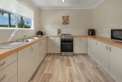 4 Begonia Ct, Beaconsfield QLD 4740, Australia