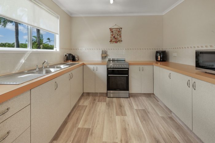 4 Begonia Ct, Beaconsfield QLD 4740, Australia
