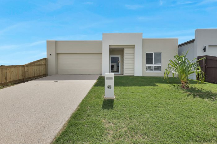 10 Lakeside Wy, Andergrove QLD 4740, Australia