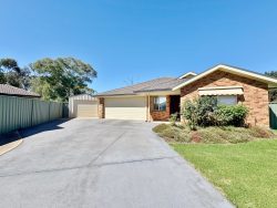 6 Garland Pl, Young NSW 2594, Australia