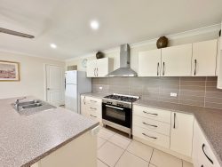 6 Garland Pl, Young NSW 2594, Australia