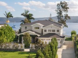 263 Avoca Dr, Green Point NSW 2251, Australia