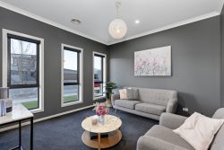 17 Groat St, Lucas VIC 3350, Australia