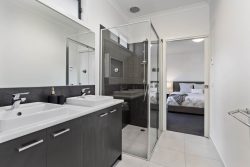 17 Groat St, Lucas VIC 3350, Australia
