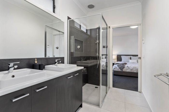 17 Groat St, Lucas VIC 3350, Australia