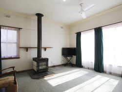 8 Robertsons Ln, Mortlake VIC 3272, Australia
