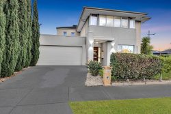 32 Hummingbird Boulevard, Tarneit VIC 3029, Australia