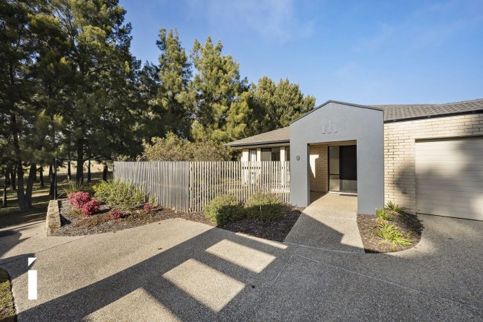 Unit 9/121 Streeton Dr, Robert Comb Gardens, Stirling ACT 2611, Australia