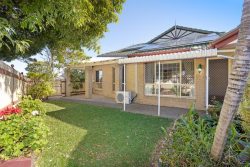 Unit 1/49 John St, Redcliffe QLD 4020, Australia