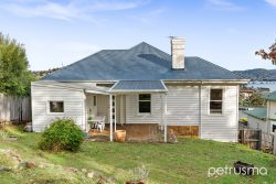94 Karoola Rd, Lindisfarne TAS 7015, Australia
