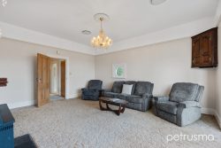 94 Karoola Rd, Lindisfarne TAS 7015, Australia
