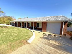 22 Keevil Dr, Young NSW 2594, Australia