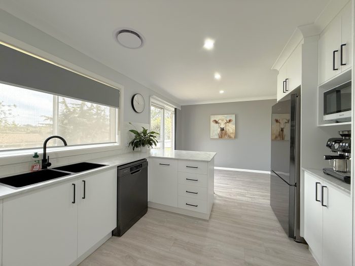 22 Keevil Dr, Young NSW 2594, Australia