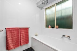 6 Dene St, Walkley Heights SA 5098, Australia