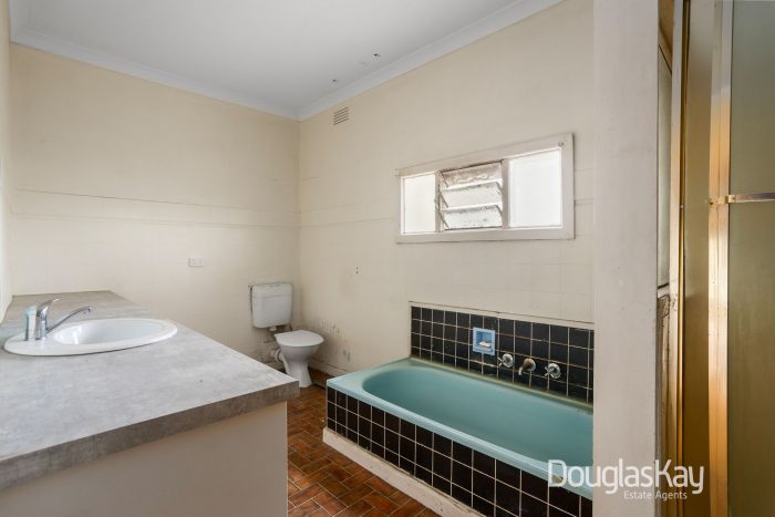 8 Leonard Ave, St Albans VIC 3021, Australia