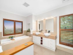 9 Lough Ct, Murrumba Downs QLD 4503, Australia