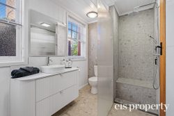 14 Marieville Esplanade, Sandy Bay TAS 7005, Australia