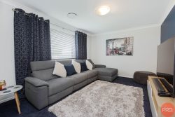 39 Mayo Cres, Chisholm NSW 2322, Australia