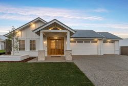 6 Mitta Mitta Pl, Gobbagombalin NSW 2650, Australia