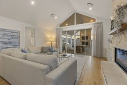 6 Mitta Mitta Pl, Gobbagombalin NSW 2650, Australia