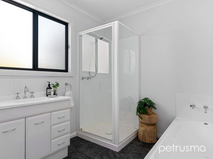25 Moir Rd, Kingston TAS 7050, Australia