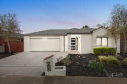 18 Moorgate St, Point Cook VIC 3030, Australia