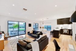 18 Western Ave, Park Holme SA 5043, Australia