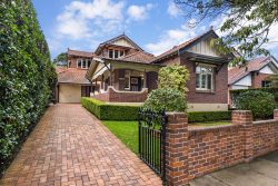 26 Pine Ave, Russell Lea NSW 2046, Australia