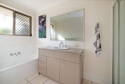 3 Melissa Cct, Kallangur QLD 4503, Australia