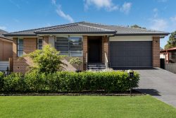17 Rockleigh St, Wyong NSW 2259, Australia