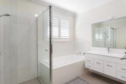 17 Rockleigh St, Wyong NSW 2259, Australia