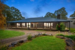 4 Sims Rd, Kinglake Central VIC 3757, Australia