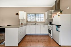 4 Sims Rd, Kinglake Central VIC 3757, Australia