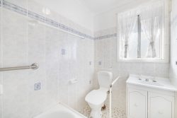 4/48 Richard Ave, Crestwood NSW 2620, Australia