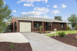 15 Robbie Dr, Reynella East SA 5161, Australia