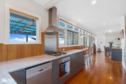 32 Roslyn Ave, Kingston Beach TAS 7050, Australia